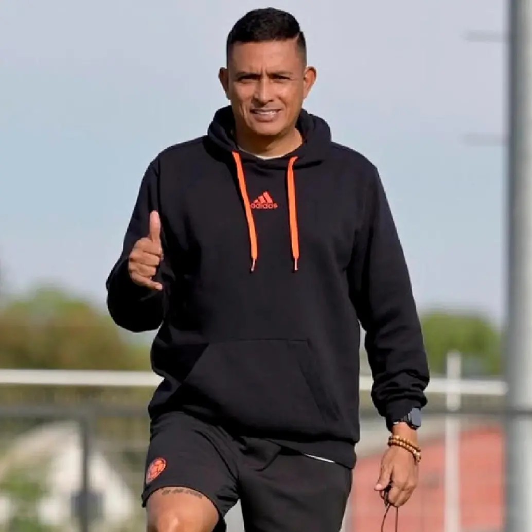 César Torres, de 49 años de edad, dirige a la Sub-20 desde 2024. FOTO X-FCF