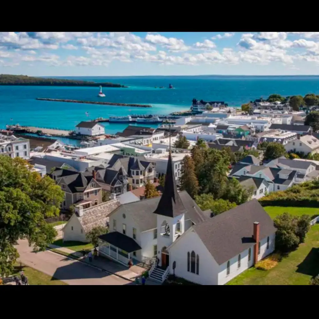 La isla está ubicada enfrente de la costa del estado de Michigan, en donde queda la considerada “ciudad del motor”. FOTO GETTY