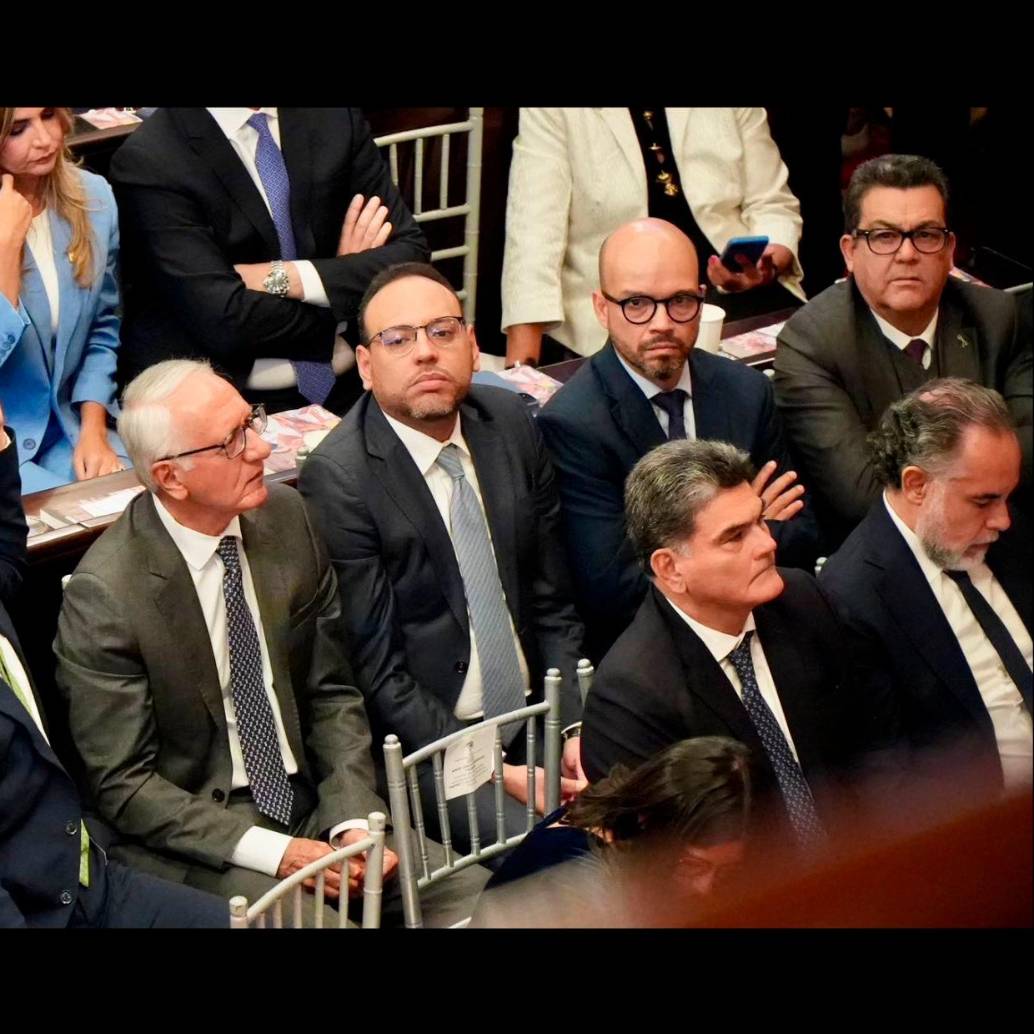 El ministro de Salud, Guillermo Jaramillo, durante el discurso del presidente Gustavo Petro en el Congreso. FOTO MINISTERIO DE SALUD