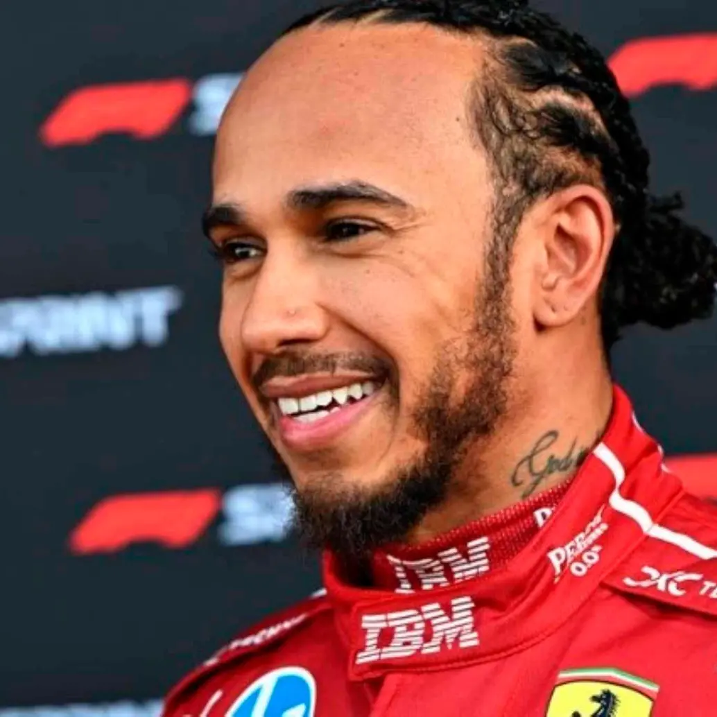 El piloto Lewis Hamilton ganó la pole position del Gran Premio de China que se disputa en la madrugada de Colombia. FOTO TOMADA X @F1