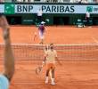 Novak Djokovic se vio sorprendido este viernes ante la reacción del brasileño Fonseca, quien lo eliminó del Grand Slam francés. FOTO @rolandgarros