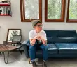 Andrea Gibson fue nombrade poeta laureade de Colorado en 2023, ejerciendo como embajade cultural y promotore de la poesía en escuelas y bibliotecas. FOTO tomada de andreagibson.org