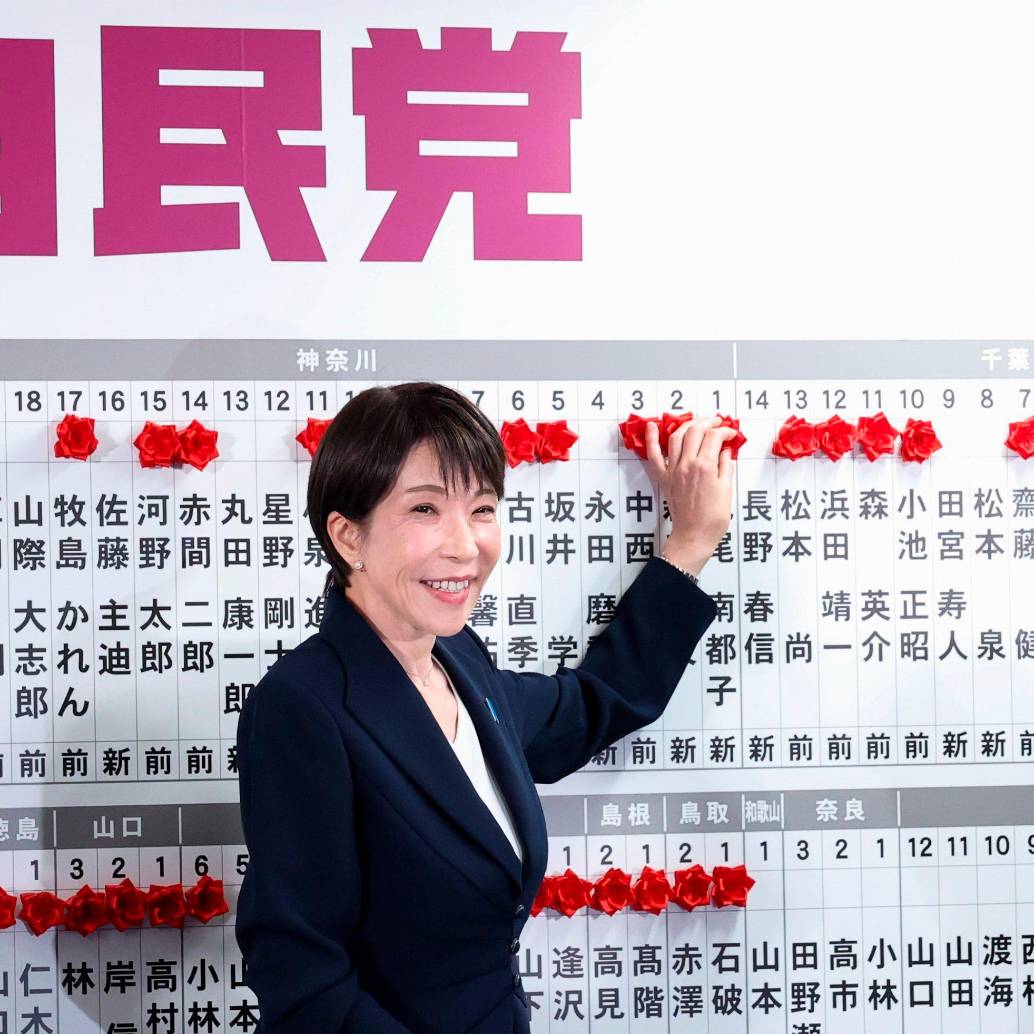 Sanae Takaichi, la primera ministra de Japón, logró un triunfo electoral histórico. FOTOS: GETTY