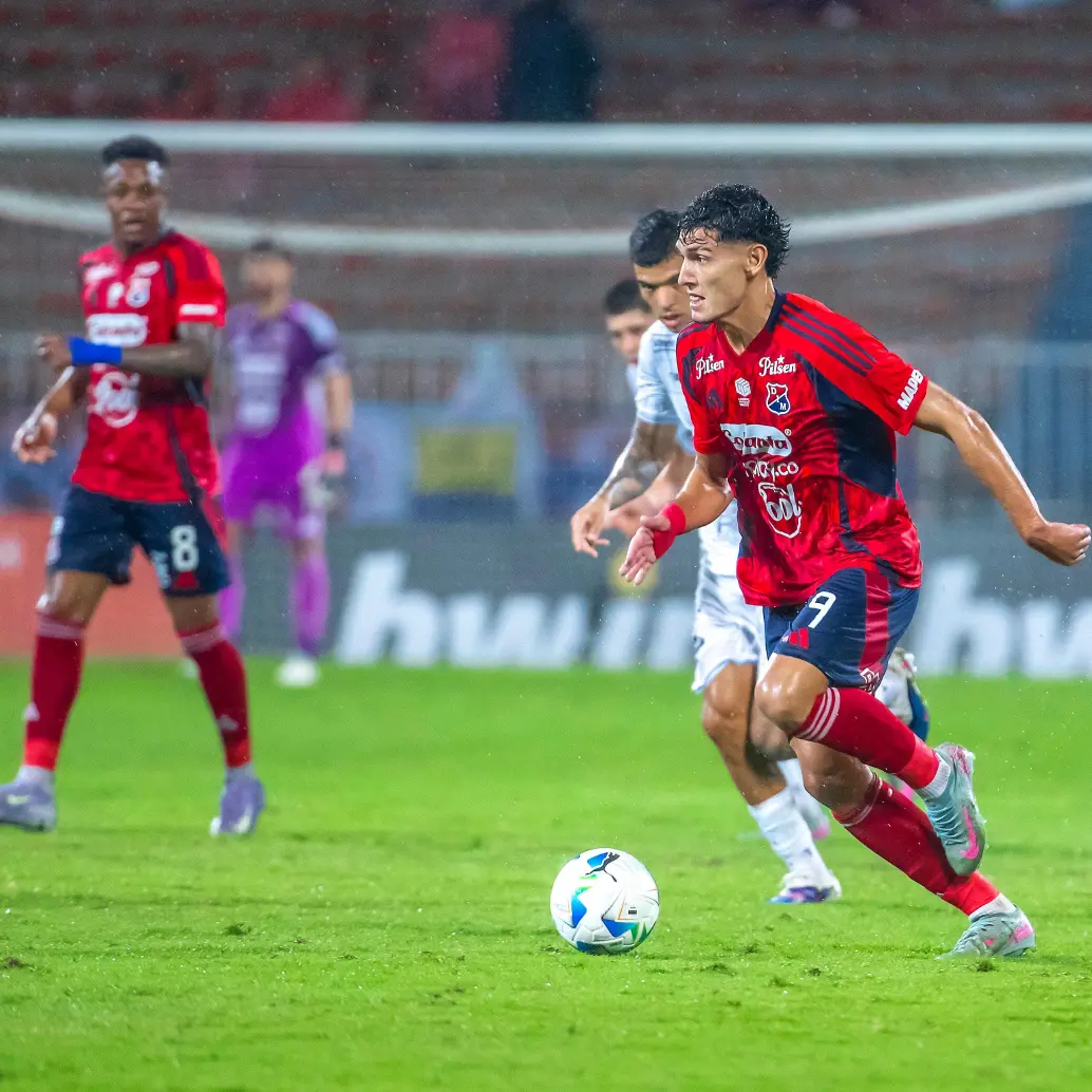El delantero uruguayo Enzo Larrosa anotó el gol del Medellín en el encuentro de ida . Foto: Juan Antonio Sánchez