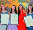 Dansalyan, Luzarait y Yuricik el día de su graduación en la Universidad Nacional. FOTO Cortesía