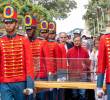 El presidente Gustavo Petro en compañía de su hija Antonella llevó la espada de Bolívar en medio de una jornada de movilizaciones. Foto: Presidencia