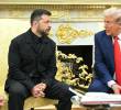 El presidente ucraniano, Volodímir Zelenski, y su homólogo estadounidense, Donald Trump, se saludan en la Casa Blanca antes de iniciar conversaciones clave FOTO<b> getty</b>