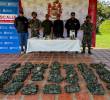 En el lugar fueron encontrados cuatro dispositivos explosivos improvisados y una granada de 60 milímetros, además de decenas de elementos que podrían utilizarse para comunicaciones y actividades relacionadas con explosivos. FOTO Cortesía Cuarta Brigada.