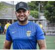 El técnico de fútbol aficionado, Aldair Pérez Sarmiento, en medio de uno de sus entrenamientos en el municipio de Sabanagrande. FOTO Cortesía Facebook Escuela de Fútbol Real Sabanagrande.