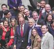 Una vez elegido Carlos Camargo (centro de la foto) se tomaron fotos para el recuerdo con varios senadores entre ellos Jota Pé Hernández y Efraín Cepeda. FOTO Colprensa