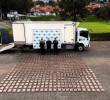 Las más de 300 panelas que venían en el fondo de un camión y traían 587 kilogramos de clorhidrato de cocaína. FOTO Policía Metropolitana.