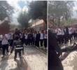 La recomendación de las autoridades es no compartir el video acompañado de la descripción que asegura que el menor sufrió una discapacidad permanente. Imágenes tomadas de videos en redes sociales.