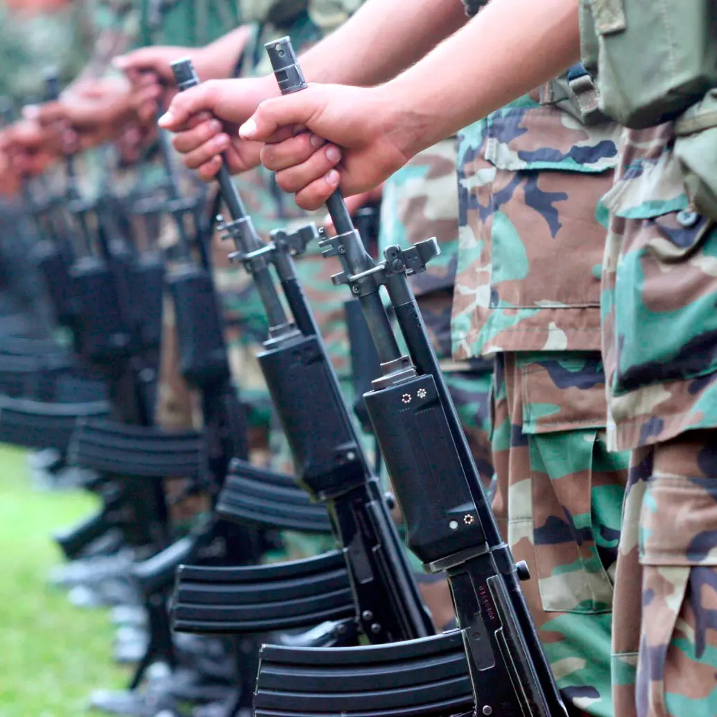 Los militares en Antioquia tienen que batallar no solo contra los grupos armados, que han aumentado sus ataques, sino también contra los recortes presupuestales. FOTO: ARCHIVO