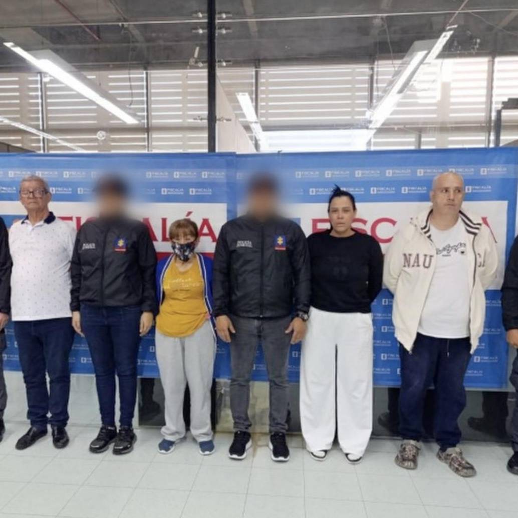 En la imagen, cuatro de los seis capturados. FOTO: CORTESÍA.