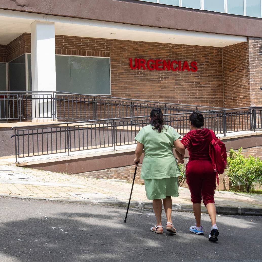 No solo son cierres. Las salas de urgencias en varios hospitales, como el Pablo Tobón Uribe, han estado colapsadas al 250%. <b>Foto: Esneyder Gutiérrez</b>