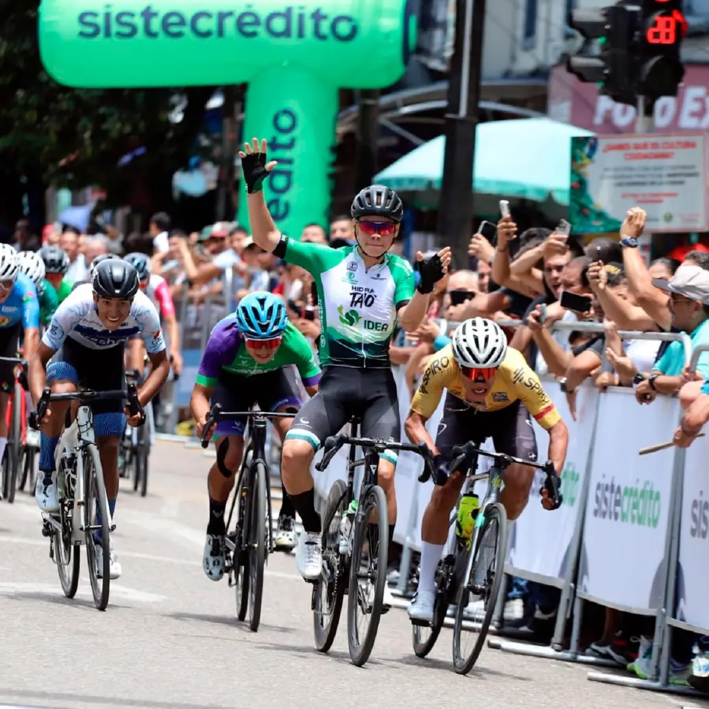 Felipe Bravo y su cerrado triunfo en a Vuelta del Porvenir. FOTO CORTESÍA FEDECICLISMO