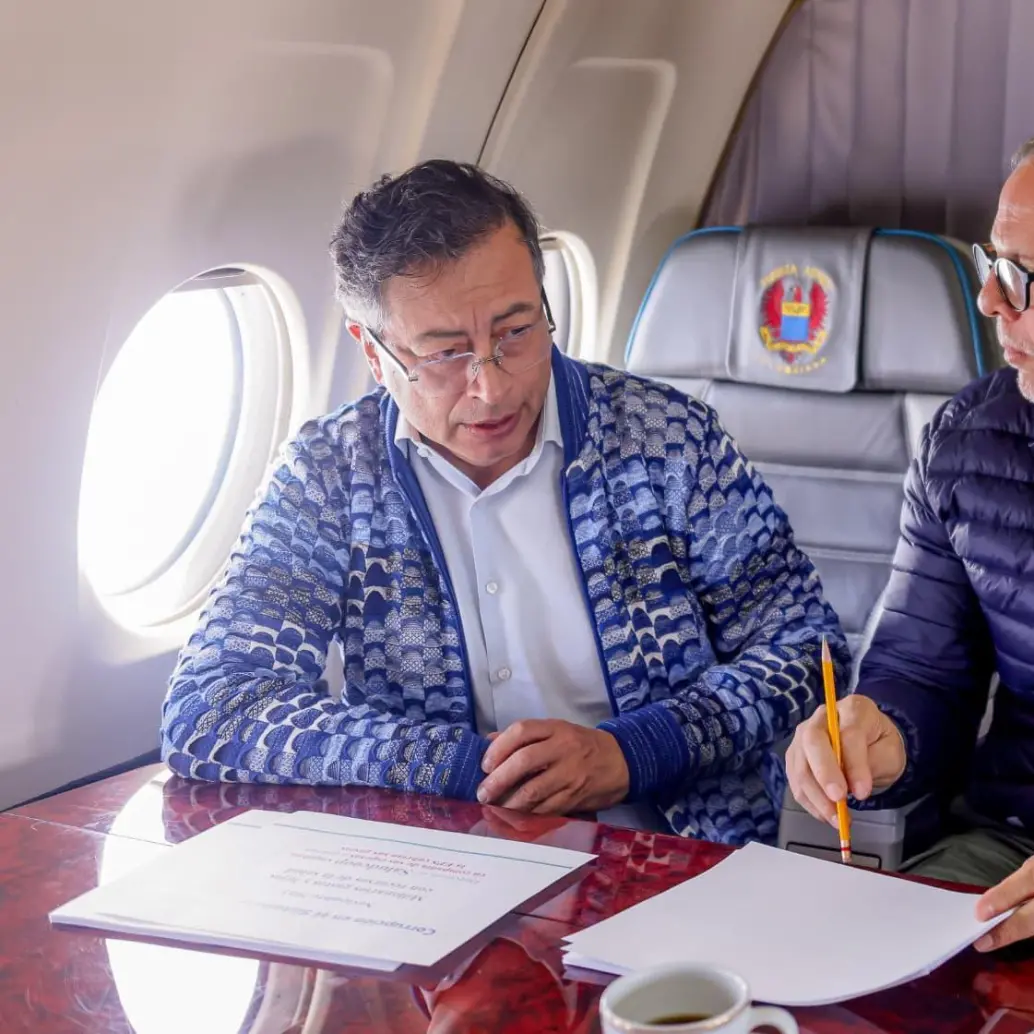 Alfredo Saade es un abogado que militó en partidos tradicionales, pero que compitió en la consulta de la izquierda en 2022 contra Petro. Tuvo un contrato en la UNGRD y luego aterrizó en Palacio. FOTO Presidencia
