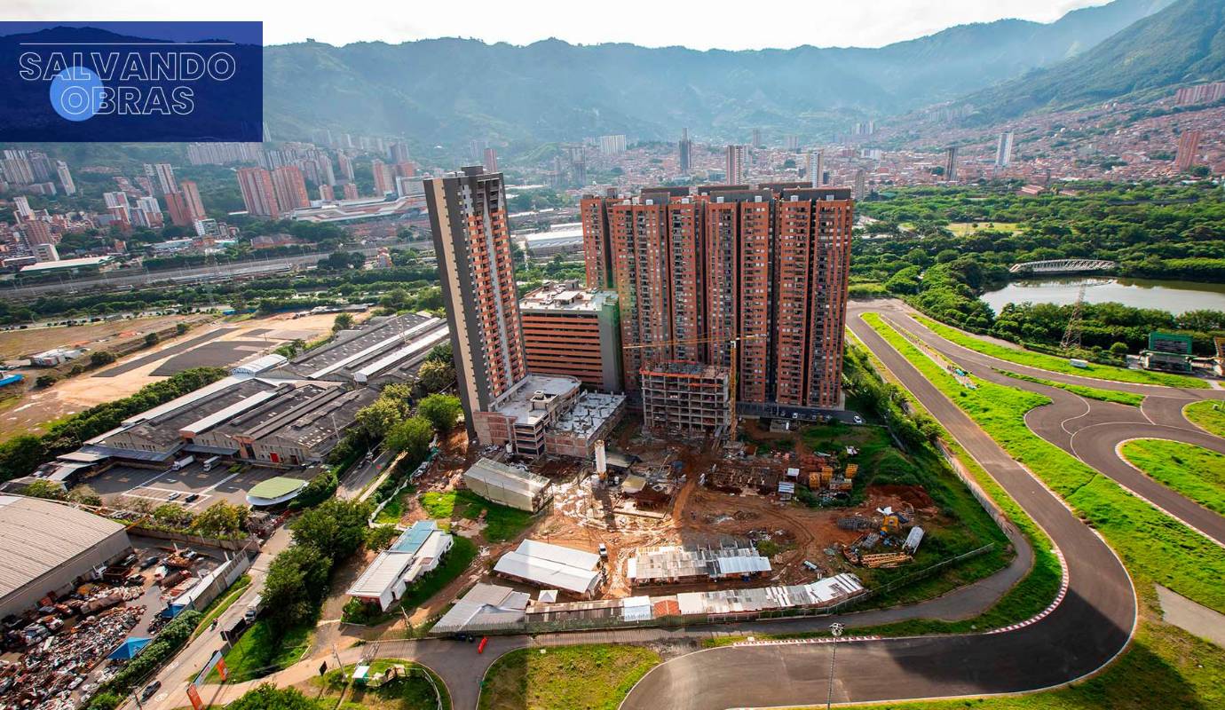 Pero el autódromo tardó años en comenzar y los proyectos de vivienda comenzaron a instalarse en los terrenos aledaños, lo que significó un nuevo reto: tomar medidas reglamentarias para reducir la contaminación ambiental y auditiva, y lograr acuerdos con la comunidad para el desarrollo del escenario. En la foto, Conjunto Residencial La Vida es Bella, que colinda con las instalaciones del Central Park. 