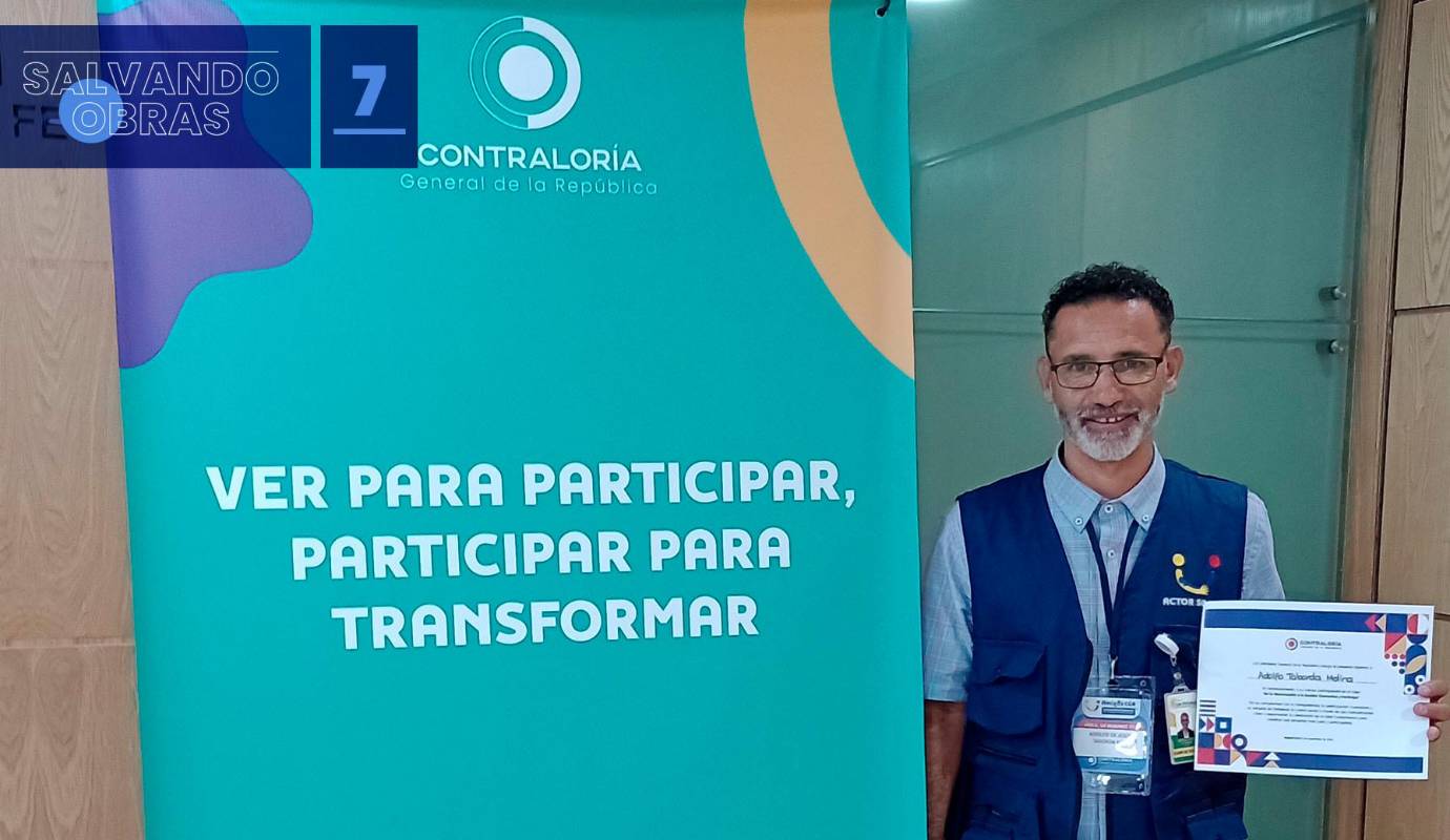 Adolfo destaca que el proceso con la Contraloría General de la República impulsó la recuperación de la obra a través de mesas de diálogo con la administración municipal, la comunidad y las entidades implicadas, además lo formó como veedor ciudadano para ejercer su rol con mejores herramientas. En la foto, Adolfo Taborda en el II Encuentro Nacional de Veedores y Actores Sociales en Bogotá, 2024.