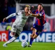 El brasileño Neymar fue titular con Santos en el duelo ante San Lorenzo por Copa Sudamericana, compromiso que se disputó en Argentina y terminó en empate 1-1. FOTO GETTY