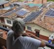 La medida, según el Ministerio de Minas y Energía, permitirá que los hogares más vulnerables autogeneren su energía mediante paneles solares. Foto: Manuel Saldarriaga