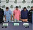 Estos son los tres hombres capturados como presuntos responsables del intento de hurto y secuestro en la antigua vía a Guarne. FOTO: POLICÍA NACIONAL