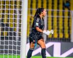 La portera de Colombia, Luisa Agudelo, festejando el paso a la final. FOTO @FCFSeleccionCol