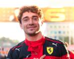 El corredor Charles Leclerc, nacido en Mónaco y quien corre para la escudería Ferrari saldrá en la pole position este domingo en el GP de Azerbaiyán. FOTO TOMADA @ScuderiaFerrari