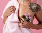 El autoexamen de seno después de los 50 años no sustituye, bajo ninguna circunstancia, una mamografía hecha por un profesional. FOTO FREEPIK.