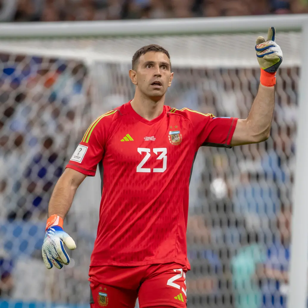 Emiliano Martínez irá al Mundial con una fractura en una de sus manos y estará en tratamiento antes de operarse. FOTO JUAN ANTONIO SÁNCHEZ