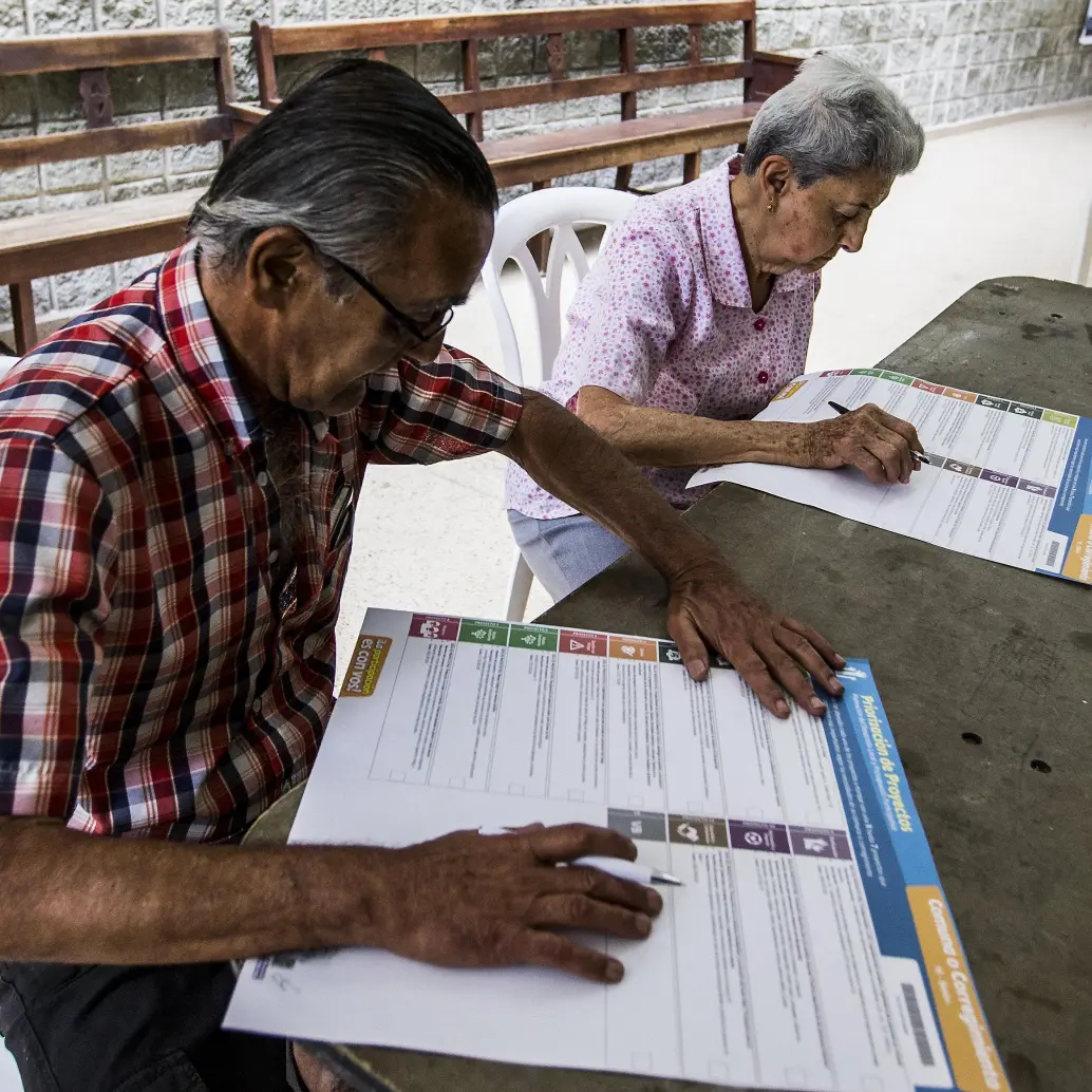 Imagen de referencia de unas votaciones de Presupuesto participativo en el barrio Belén. Foto: Jaime Pérez Munévar
