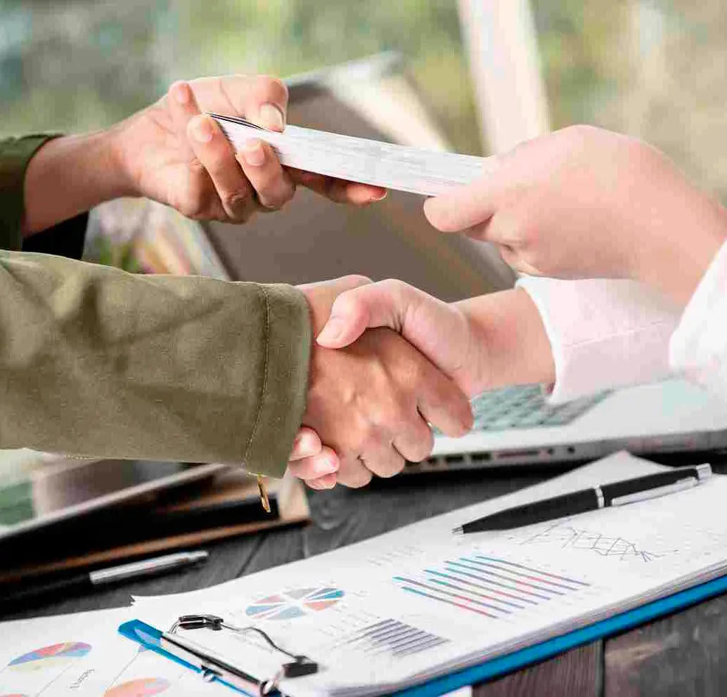 Las remesas ya benefician a cerca de 9,6 millones de colombianos y se consolidan como una de las principales fuentes de divisas para el país. FOTO: FREEPIK