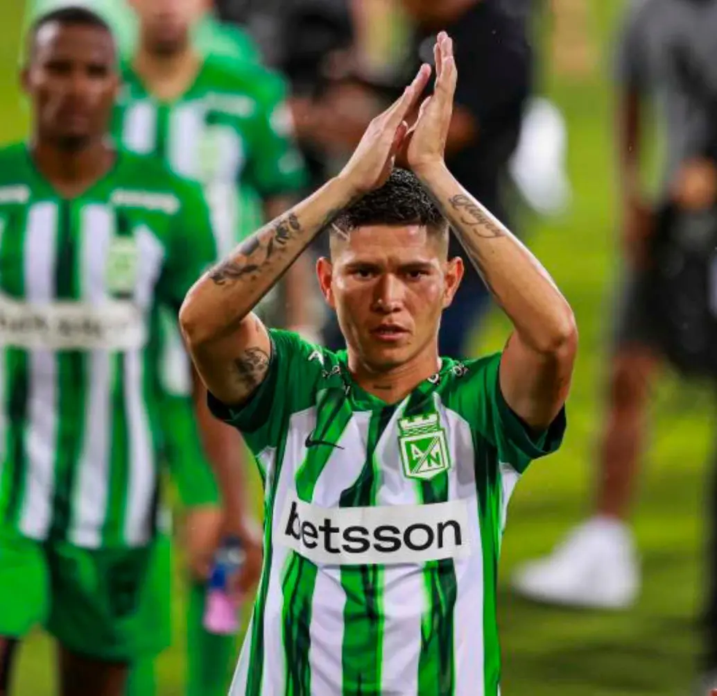 El volante Jorman Campuzano de Atlético Nacional fue elegido como el mejor del año 2025 en votación hecha por los hinchas. FOTO MANUEL SALDARRIAGA