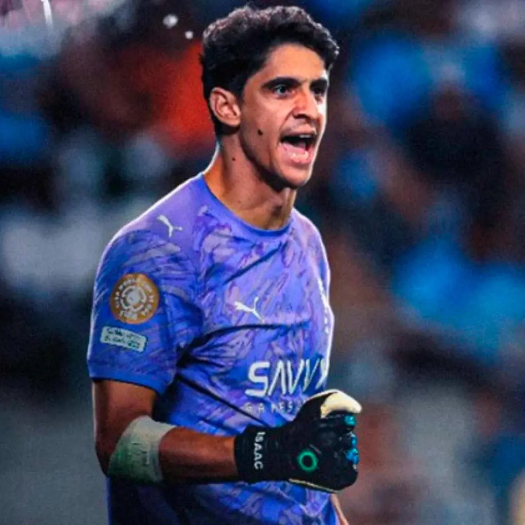 El arquero Yassine Bounou, quien fue la figura con Marruecos en Qatar, ahora se luce con el Al Hilal en el Mundial de Clubes. FOTO TOMADA X @fifaworldcup_es