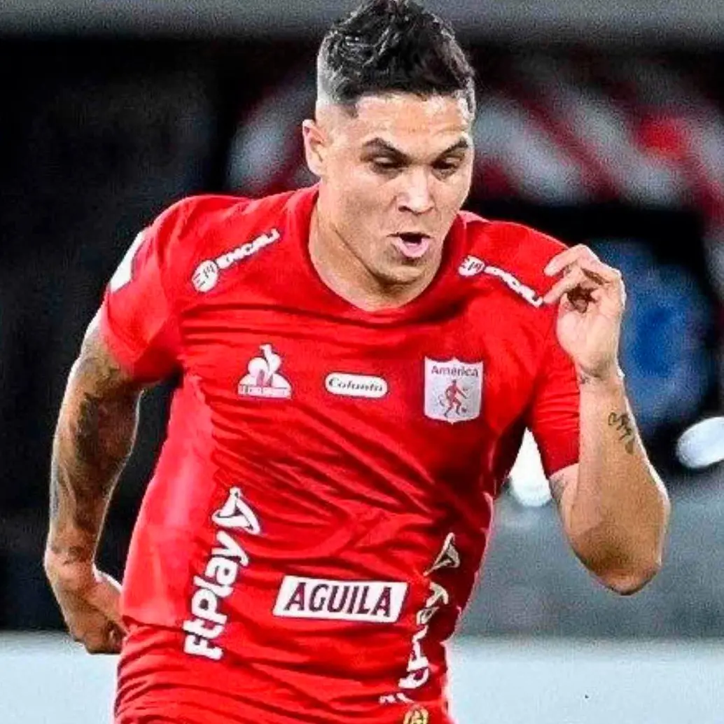 El volante antioqueño Juan Fernando Quintero habló sobre su presente con América de Cali y desmitió algunas versiones y polémicas. FOTO TOMADA X @AmericadeCali