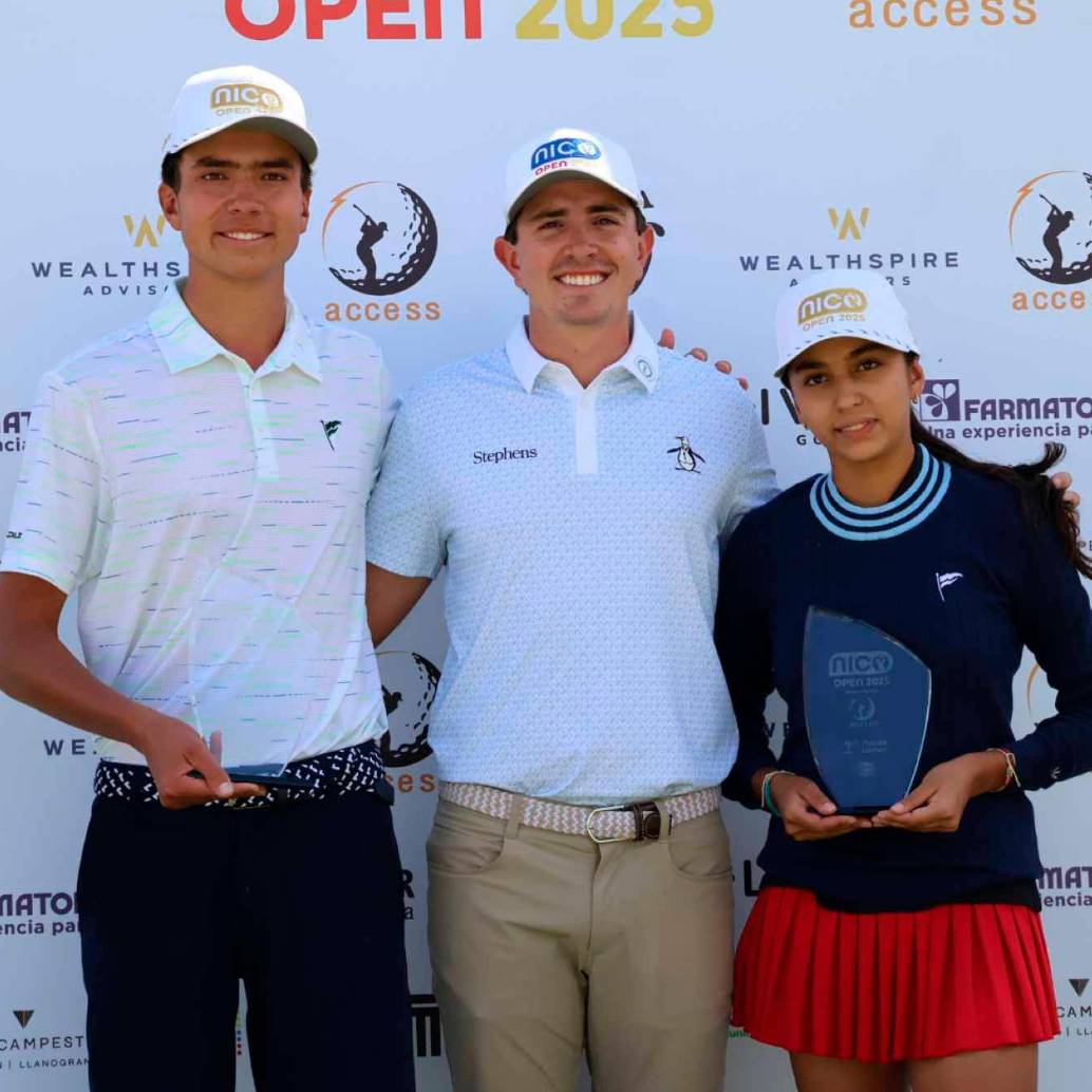 Nicolás Echavarría (en el centro) junto a los campeones del Nico Open en el club Campestre Llanogrande de Antioquia. FOTO CORTESÍA 