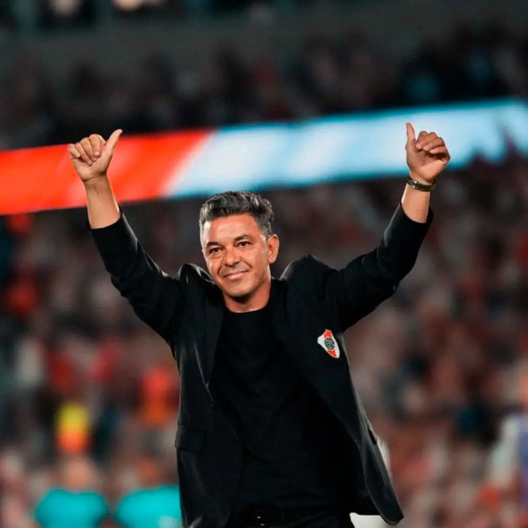 Marcelo Gallardo se despidió de River Plate. En el Monumental, el cuadro de la banda cruzada ganó 3-1 a Banfield y el Muñeco fue ovacionado por los 80 mil hinchas que llegaron al estadio. FOTO TOMADA X@RiverPlate