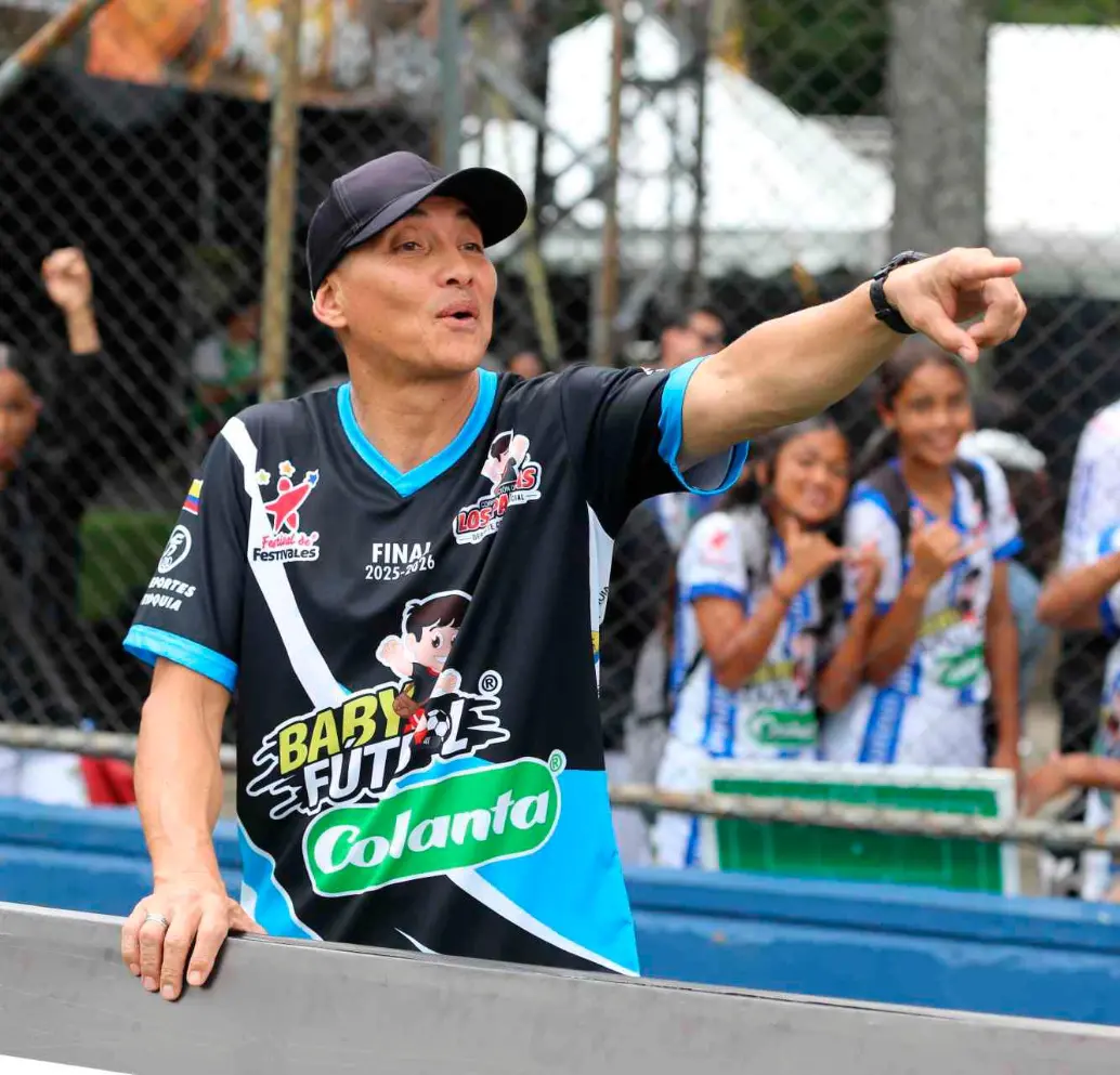 Jhon Wílmar Pérez durante el Babyfútbol se desempeña como asesor del equipo de Estados Unidos. FOTO CORTESÍA LOS PAISITAS