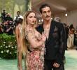 Damiano David y Dove Cameron celebraron su matrimonio en Italia después de más de tres años de relación. FOTO: AFP.