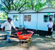 En los últimos años la alcaldía ha tenido que funcionar en un campamento que dejó el concesionario Pacífico 2, pues la nueva sede de gobierno quedó comenzada y tendrá que ser demolida. FOTO: JAIME PÉREZ