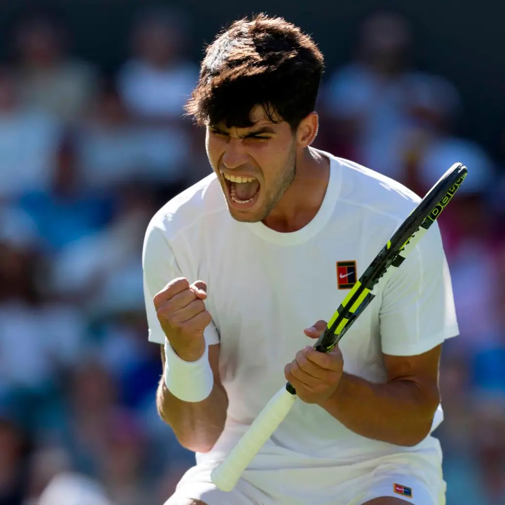 El español Carlos Alcaraz ganó en su debut en Wimbledon, tras disputar cinco sets. FOTO TOMADA X @Wimbledon