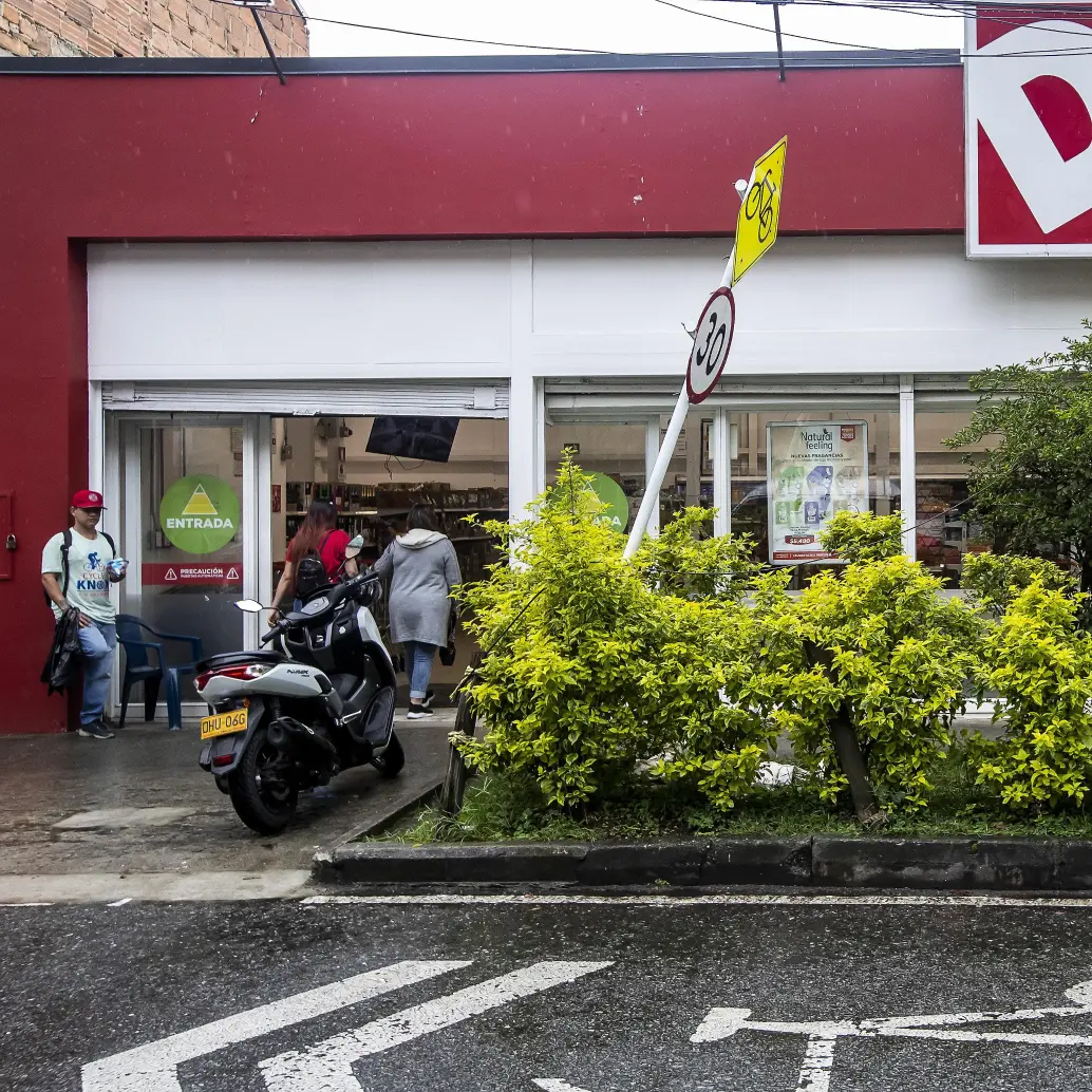 Esto se da luego de detectar una serie de irregularidades en la cadena de Tiendas D1, tras visitas realizadas por inspectores laborales a 263 puntos de venta y seis centros de distribución a nivel nacional. Foto: Jaime Pérez 