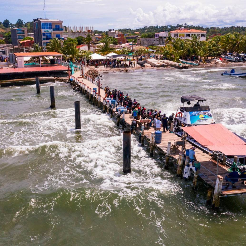 Los migrantes se encuentran atrapados en Necoclí, Turbo, Apartadó y Chigorodó ante la imposibilidad de abordar embarcaciones en los puertos de Turbo y Necoclí (foto). FOTO: MANUEL SALDARRIAGA