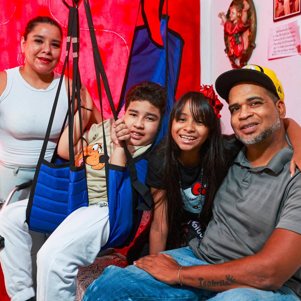 Para los familiares de Miguel Ángel fueron meses de muchos esfuerzos para poderlo transportar dentro de la casa, tema que se solucionó con esta grúa. FOTO<b><span class="mln_uppercase_mln"> MANUEL SALDARRIAGA</span></b>