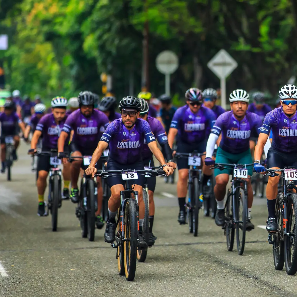 El Clásico EC es la competencia recreo-deportiva más tradicional del ciclismo nacional, en la que participan deportistas de elite junto a aficionados. El dinero recaudado se destina a causas sociales. FOTO CAMILO SUÁREZ