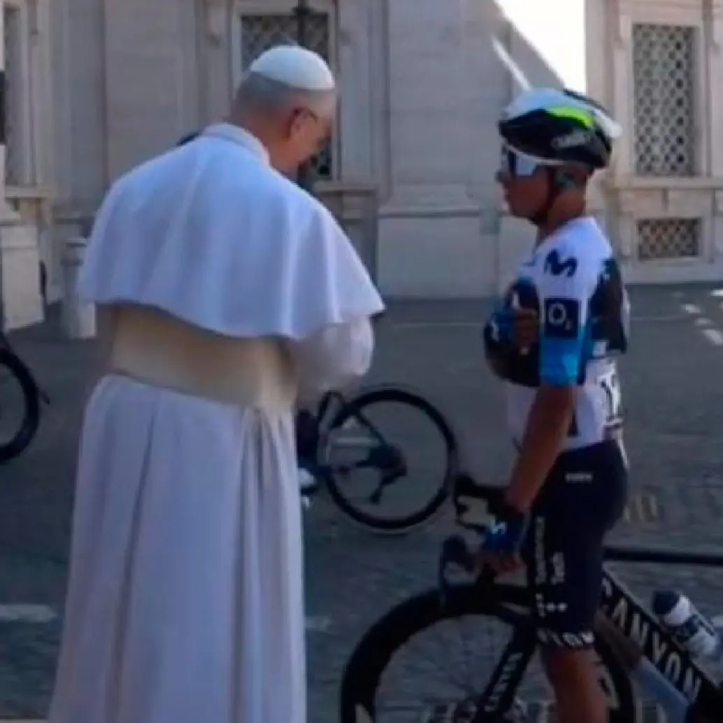 Nairo habló con el papa León XVI en la etapa final del Giro. FOTO CAPTURA DE VIDEO