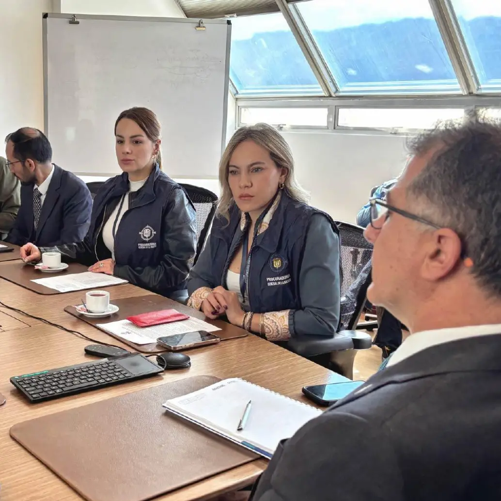 Funcionarias de la Procuraduría en las instalaciones de la EPS Salud Total. FOTO: CORTESÍA