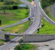La vía estaba cerrada totalmente por un derrumbe sobre el kilómetro 18. FOTO COLPRENSA