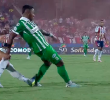 Este fue el momento del pisotón de Daniel Rivera sobre Alfredo Morelos. FOTO IMAGEN TOMADA DE LA TRANSMISIÓN DE WIN SPORTS+