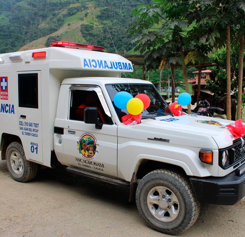 Esta es la ambulancia adquirida con dineros de la comunidad y del Estado Mayor Central en El Tambo, Cauca. FOTO: CORTESÍA.